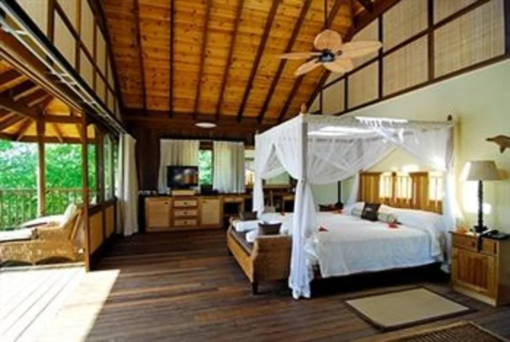 ****  Cerf Island Resort Round Island Seychelles